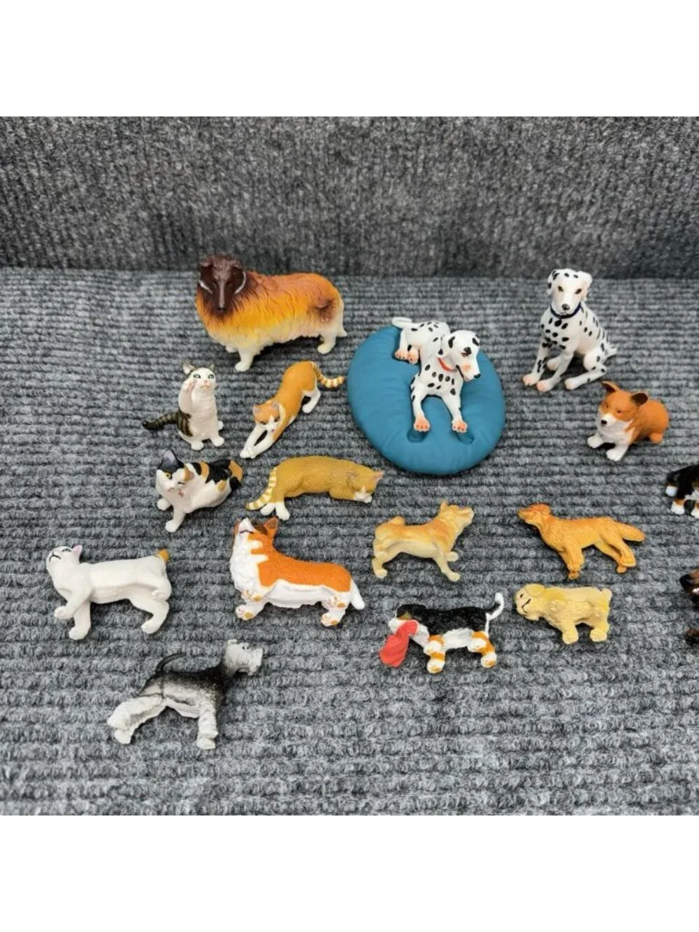 Vintage Keenway Dog & Cat Lot Of 20 Pieces Dog House Bed Puppy Kitten Toy Figure